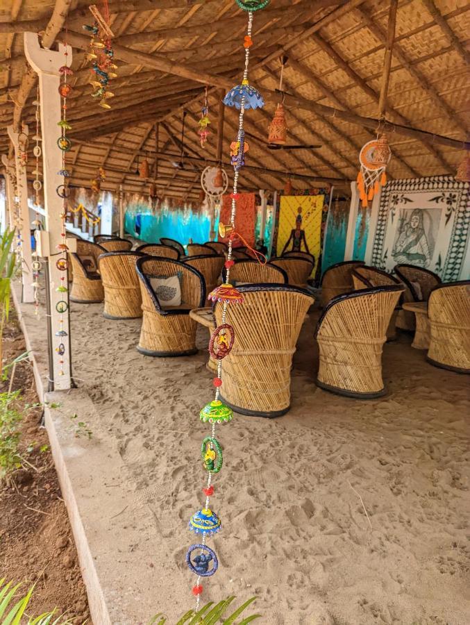 Отель Hippie Paws Мандрем Экстерьер фото